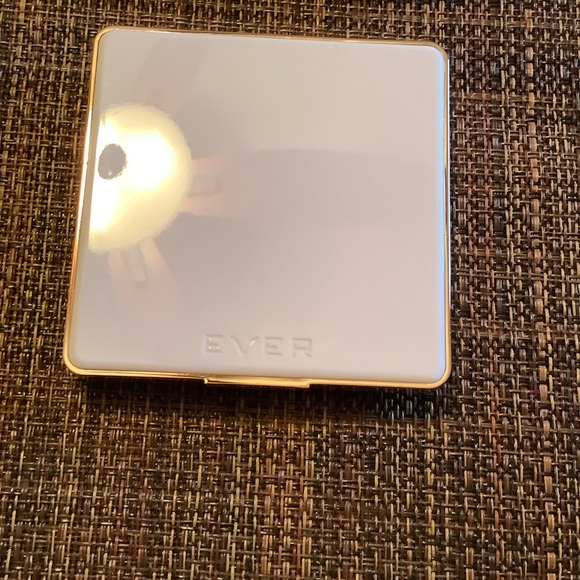 Out The Door Cheek & Eye Palette - Cream - Picture 6 of 6